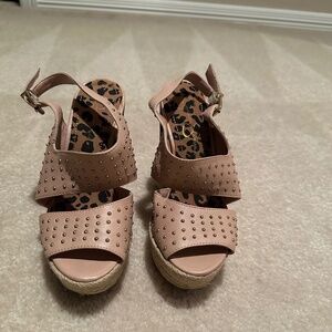 Pink wedges